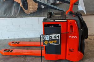 Transpallet elettrico con pedana Linde T20-AP.