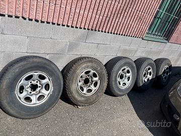 Gomme + pompa nuove Nissan Terrano