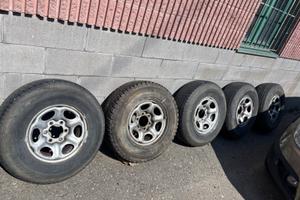 Gomme + pompa nuove Nissan Terrano