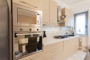 AMPIO 2 LOCALI RISTRUTTURATO CON CANTINA E SOLAIO!