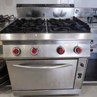 cucina industriale con forno a gas