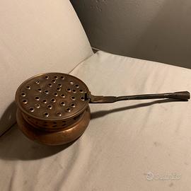 Vecchio scalda letto in rame
