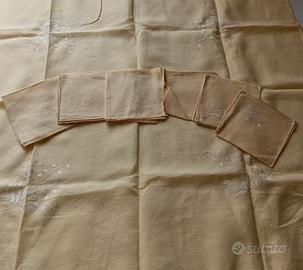 Tovaglietta da tè +6 tovaglioli con ricamo floreal