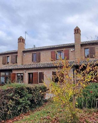 Rustico / Casale di 630 m² con più di 5 locali e b