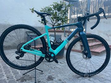 Gravel  Bianchi Carbonio - Cambio elettronico GRX