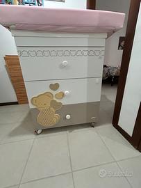 Fasciatoio con vaschetta per bagnetto