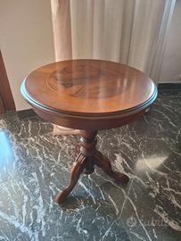Tavolino rotondo in legno intarsiato