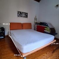 Letto matrimoniale con doghe in legno