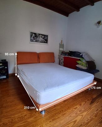 Letto matrimoniale con doghe in legno