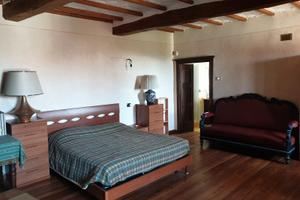 Ampia camera da letto con uso cucina