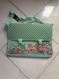 Privato vende due zaini e una cartella per scuola