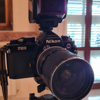 Nikon FM2 + Obiettivo + Trepiedi + Lampeggiatore