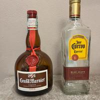 Bottiglia vuota tequila e cointreau