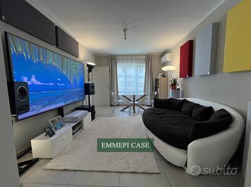 CASA SEMINDIPENDENTE con terrazzo e garage