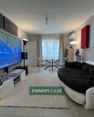 CASA SEMINDIPENDENTE con terrazzo e garage