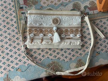 Borsa pochette con tracolla