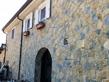 PIETRA CALCAREA DI ROCCADASPIDE PER RIVESTIMENTI