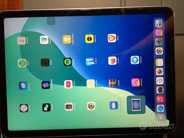 Ipad air4, più  2 cover, quarta generazione,64 gb 