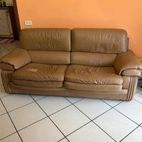 DIVANO IN VINILPELLE MARRONE