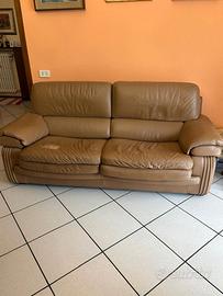 DIVANO IN VINILPELLE MARRONE