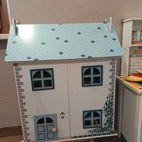 Casa delle bambole con accessori