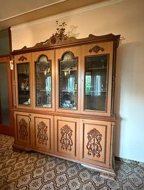 vetrina credenza 1975 in legno intagliato