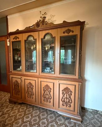 vetrina credenza 1975 in legno intagliato