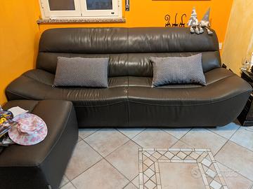 divano in pelle 