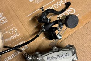 Impianto frenante radiale motard brembo