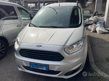 Ford tourneo courier