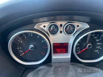 Buon veicolo e buona motore buon condizioni bello