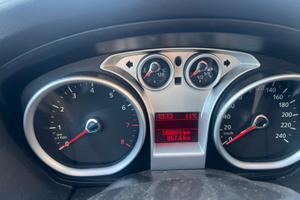 Buon veicolo e buona motore buon condizioni bello