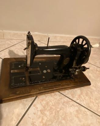 Macchina per cucire da collezione primi ‘900