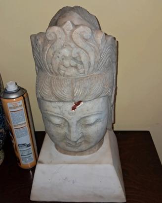 testa di buddha in pietra