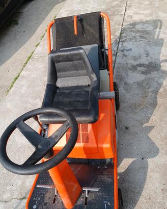 tratorino per tagliare prato 