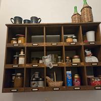 credenza, top e 3 sgabelli