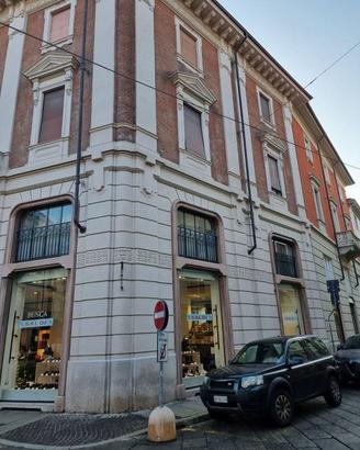 Immobile di 150 m² con 2 locali a Vercelli