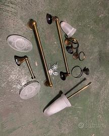 Elegante set bagno in ottone e vetro satinato