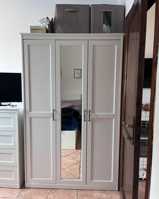 Armadio con specchio