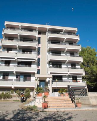 Appartamento con cantina, garage a Piazza del Papa