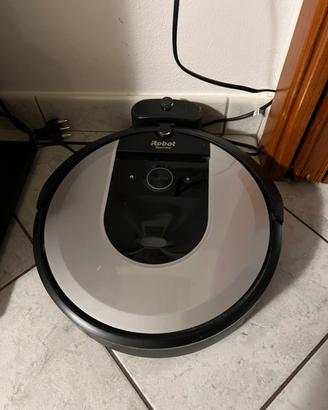 Roomba IRobot i7156 usato
