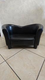 divano cuccia in pelle nera