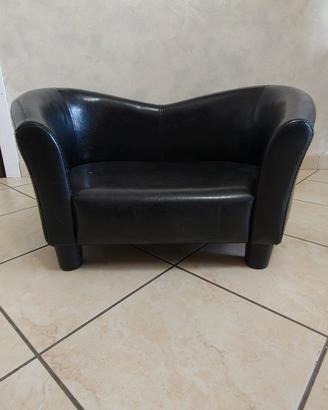 divano cuccia in pelle nera