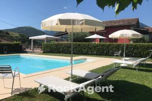 VILLA IN PIETRA CON GIARDINO PRIVATO E PISCINA