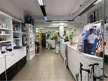 NEGOZIO IN VIA GRAZIOLI