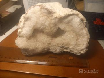Geode di Quarzo Bianco Naturale ~17x12 cm – Drusa