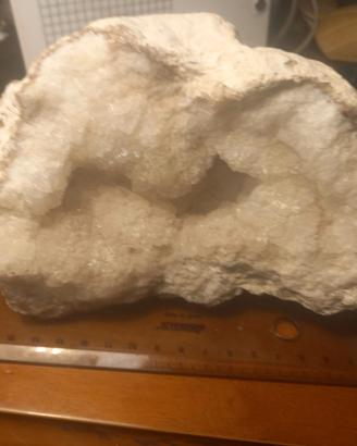 Geode di Quarzo Bianco Naturale ~17x12 cm – Drusa