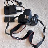 Reflex Canon EOS 750D senza obiettivo