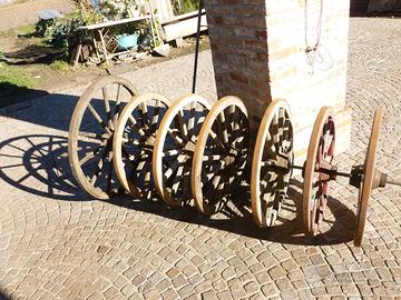 VECCHIE RUOTE IN LEGNO