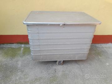 Carrello Portabiancheria Con Rotelle In Alluminio 